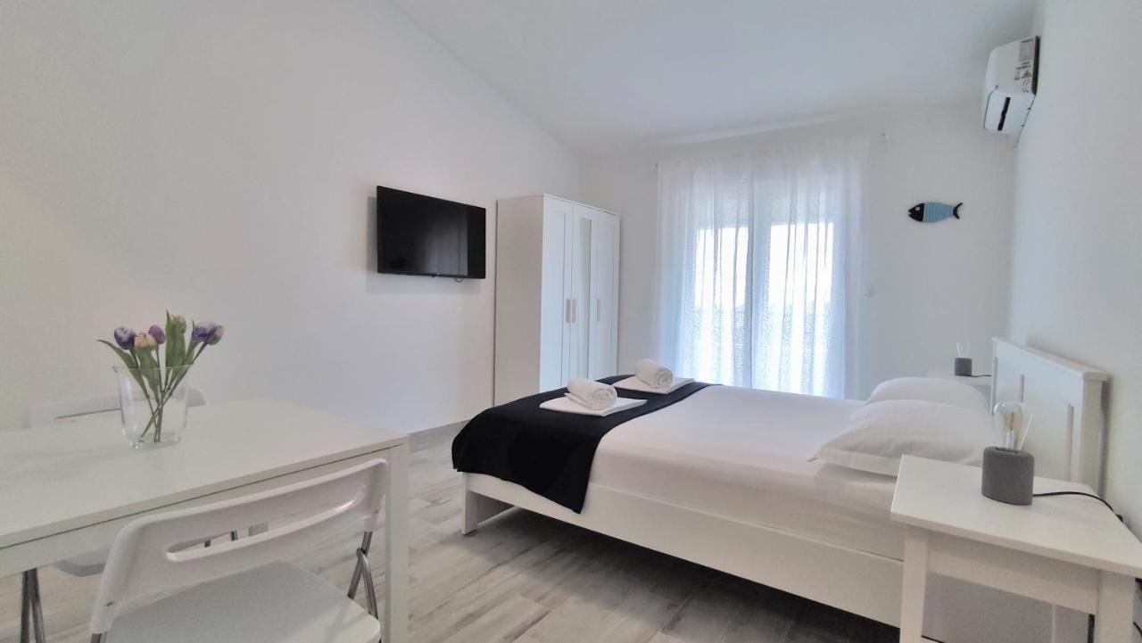 Apartmani Bodo Drvenik  Eksteriør bilde